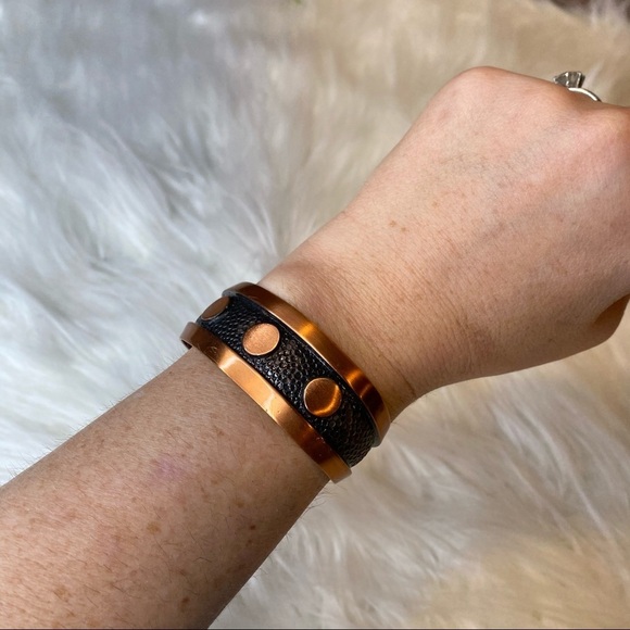 Vintage Copper Bell Marked Black & Copper Modern Textured Bangle Bracelet - Picture 2 of 9